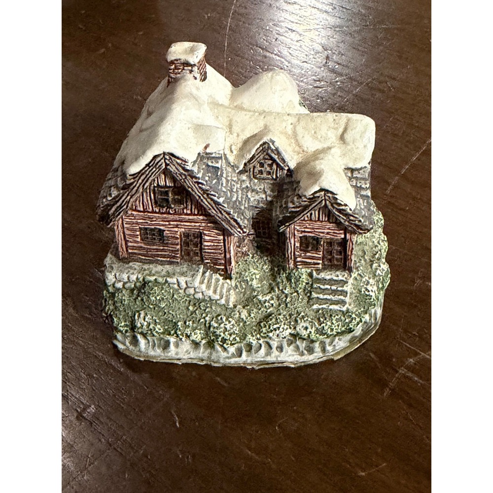 Swiss Colony Ceramic Painted Mini Cottage/Figurine Winter Cabin Taiwan